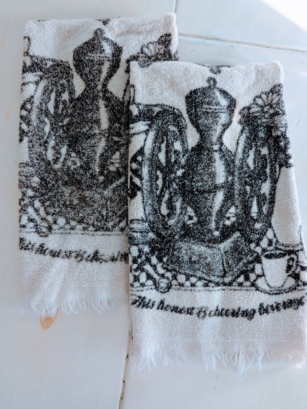 VTG Set of 2 Cannon Hand Towels "Cheering Beverage" Cream Cotton Retro Kitchen